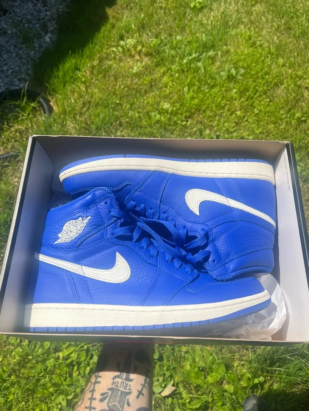 Jordan 1 High OG Hyper Royal Size 10.5M
